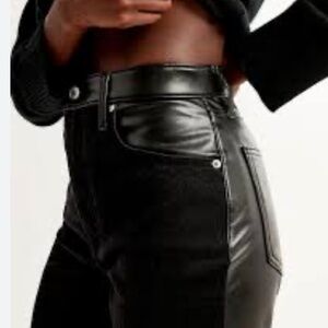 Abercrombie Mixed Fabric Ultra High Rise 90s Straight Jean Curve Love Short